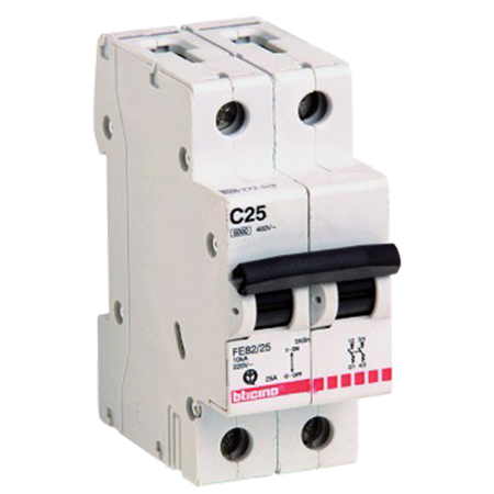 Interruptor Termomagnético Mini Din de Dos Polos 32 Amperes FN82CEW32 230/400 Volts EC5001